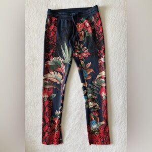 Pam & Gela Women’s S/P Bye Birdie Cropped Stretch Track Pants Floral